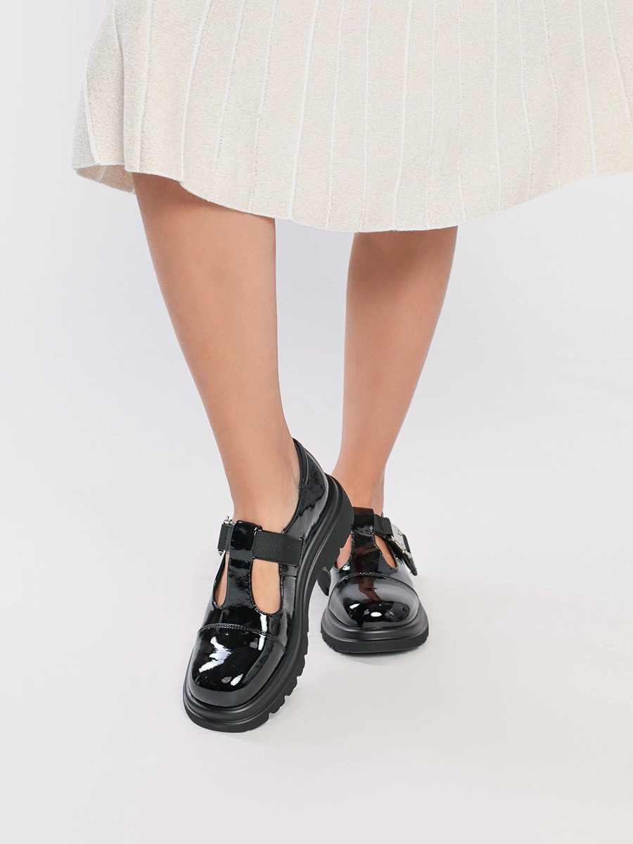 Туфли Мэри-Джейн лакированные черного цвета на липучке